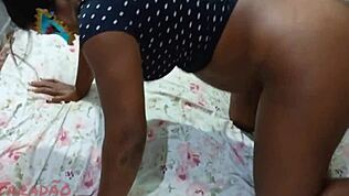 Spingo a fondo nella fica nera a Halloween con anale e sborrata in faccia