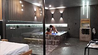 לקחתי חברה למוטל יוקרתי, היא אהבה ופתחה לי את התחת הצר שלה