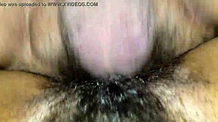 Isteri memek berbulu berkrim dikongkek kote besar