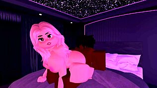 Blondityttö ratsastaa isoa mustaa kyrpää kovassa sessiossa