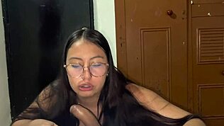 Učim svojo nedolžno 18+ pastorko fukat