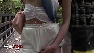 Hai visto quel pompino all'aperto che finisce con una sborrata?