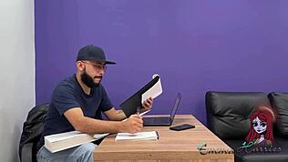 Nechám šéfa mě tvrdě vymrdat, ať jdu z kanceláře dřív 😈