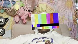 Μικροκαμωμένη 18+ μαύρη γαμάει τεράστιο μαύρο πούτσο σε καναπέ Φλόριντα 😈