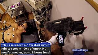 Cumnata mă vede gol și se excită. Nu rezistă, se așază pe pula mea la anal până ejaculez în curuț ei strâns 18+