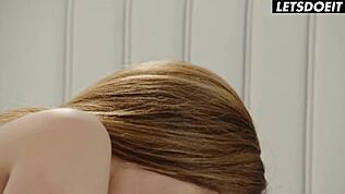 Iubita latină Ginebra Bellucci în ciorapi gata de futut și lins