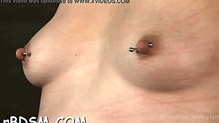 Lockande sötis som gillar att rida sin sexleksak