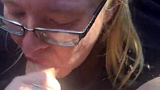 Mola Zamanı: Tombul amatör derin boğaz yapıp dölleri yutuyor