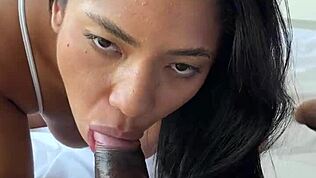 Mu dam slastno sesanje z globokim grlom pred odhodom, amaterski par Nysdel