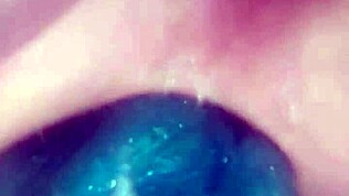 Lihat Botol Gede Masuk Dalam Pantat Ketatku!