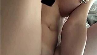 Chica amateur 18+ prueba pinzas en pezones y orgasmo intenso