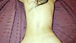 ¿Quieres ver tiempo anal con la niñera en este trío grupal? ¡Vamos a ello!