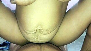 Bhabhi india aldeana cuenta historias con compañero pillín