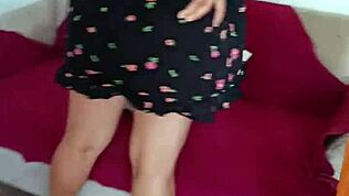 η γυναίκα μου έγκυος της ήρθε όρεξη για ένα γαμήσι στο σαλόνι μέρος 1.