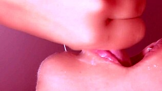 Japonya'li eş sapık yaşlı komşulara boşalmaya boyun eğiyor 😈