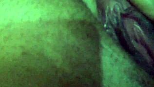 Čutim močno užitek od vroče ročne drkarije te čudovite ženske