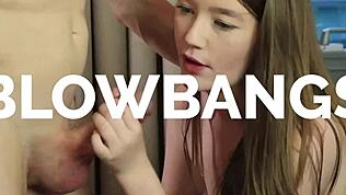 Prelepa britanska tinejdžerka se sama zadovoljava u vrućoj solo sesiji