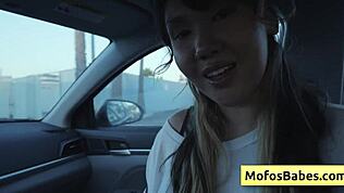 Hottie Asia Seksi Main Susu Besar Semula Jadi Di Kereta Depan Kawan - Tomie Tang Charles Dera