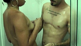 Jeg begynte å ta et godt bad men måtte gi en hyllest til den brasilianske gutten