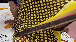 Sareli Desi Bhabhi Hintçe Sesli Oyunbaz Karşılaşma Paylaşıyor