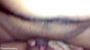 Cuckold-mies nuolee huora-vaimonsa klitoriaa kun häntä naidaan bbc:llä