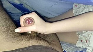 Igrali smo se z mojo pastico pod odejo in ona mi je pulila tiča?