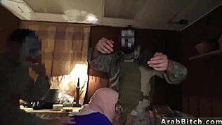 청년 여자가 군인 아저씨들한테 불어줘서 집세 냄 삼썸