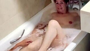 Estrella Latina hisap batang pandai tak?