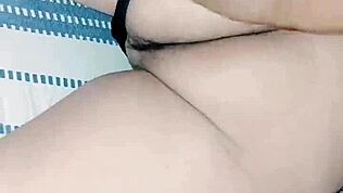 del 1 vstopim v sosedovo spalnico in pojebem to sočno pičko, bogat je notranji curek