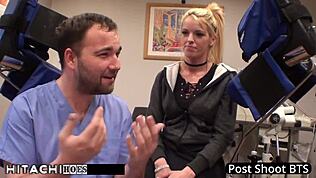 סטודנטית חדשה מקבלת אורגזמה מהיטאצ'י מרופא בבית חולים