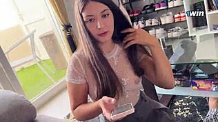 Nevlastná sestra cucá chuj a berie spermu do úst, aby rozzúrila ex-priateľa