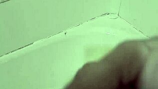 Gnir kuken min inn og ut av dusjen