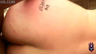 Komşu beyaz hatunun amını yan yatırmış yalıyor!