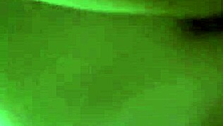 Mrdám tlustou kundu své ženy na dovolené POV