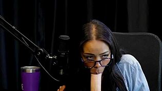 Alice Vasconcelos ukazuje focení, prsa a lahodnou kundu po slinavce.