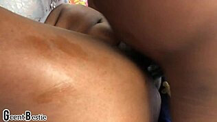 Skriti seks s pastorko, njena kremasta pička na close-up, stenja