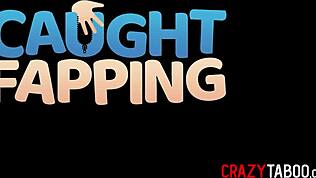 젖은 틴 18+ 브레이스 클로이 카프리 자위하다 걸려서 박힘