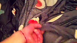 patrigno perverso scarica creampie mattutino nella figliastra 😈🍆