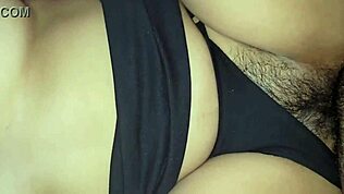 Moja komšinica nije očekivala da joj skinem tangicu da bih je jebao i zamolila me da joj ostavim dupe puno mleka.