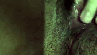 Ουάου, Λατρεύω να Τρίβω το Παρθένο Μουνί Μου!