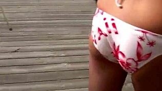 Lexy Lohan näyttää täydellisen kropan jacuzzissa