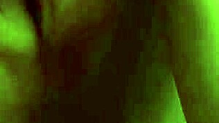 Me folla tan duro que me viene la regla en pleno polvo