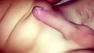 Volim da dobijem ogromnu ručnu masažu sisama od njenih velikih sisa dok ona stenje