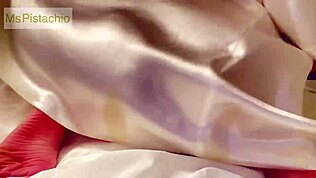 旦那不在のイラン新妻が欲情オナニーしまくり