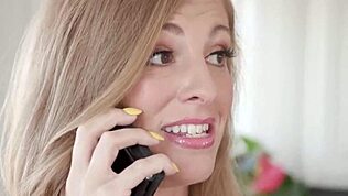 Zrela mačeha ujeta pri drkanju dobi gladko pičko polizano in globoko jebano od mladega 18+