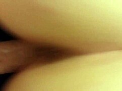 สาววัยรุ่นอมควยลึกโชว์ตูดใหญ่