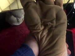 Elizabeth indulges in her dirty feet fetish with amateurs