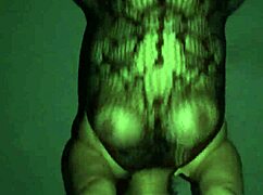 Tetudas gorduchas na rede de peixe balançando enquanto voyeur