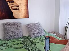 Watch Lari Maxk masturbate on video call