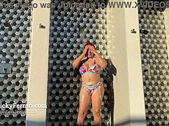 NICKY FERRARI ME GUSTA REFRESCARME EN LA ALBERCA!